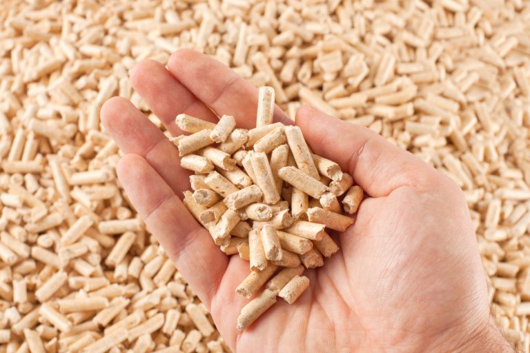 Rząd Tuska likwiduje polski pellet. Wszystko Für Deutschland