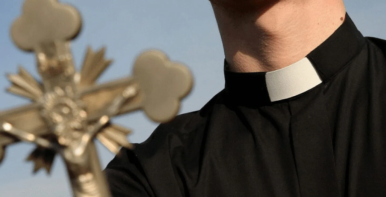 Ksiądz znany z afery w Dąbrowie Górniczej wydalony ze stanu duchownego