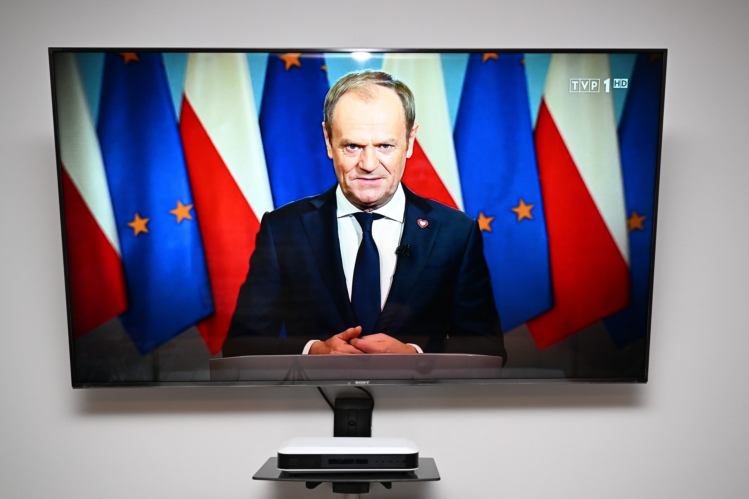 Tusk wprowadzi opłatę audiowizualną. Przeciętna rodzina zapłaci 432 zł