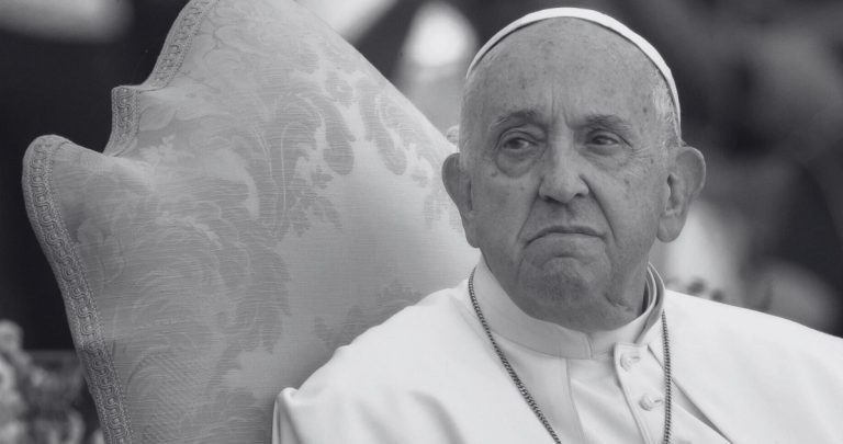 Papież Franciszek nie żyje