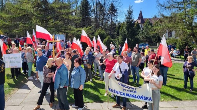 Protest mieszkańców Poręby przeciwko budowie ośrodka dla nachodźców