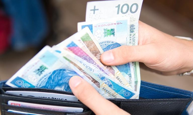 Unia Europejska znów uderzyła w transakcje gotówkowe