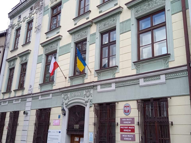 Sąd: Polakom wolno ściągać ukraińskie flagi z urzędów