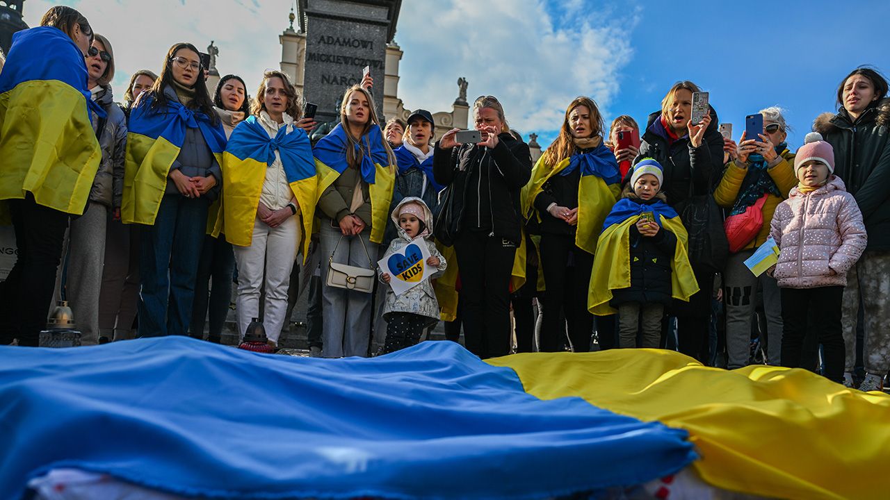 Rada UE przedłużyła ochronę dla tzw. „uchodźców wojennych” z Ukrainy
