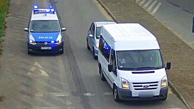 Ukrainiec przewoził 15 imigrantów