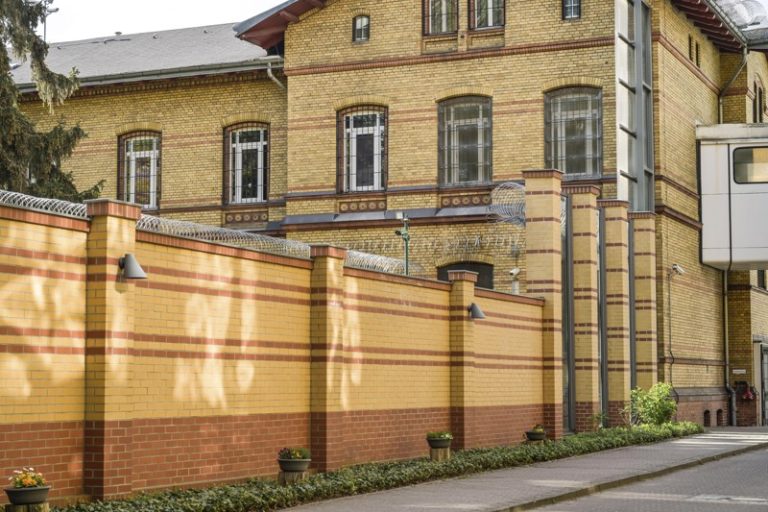 Przepełnione szpitale psychiatryczne. Większość pacjentów to nachodźcy