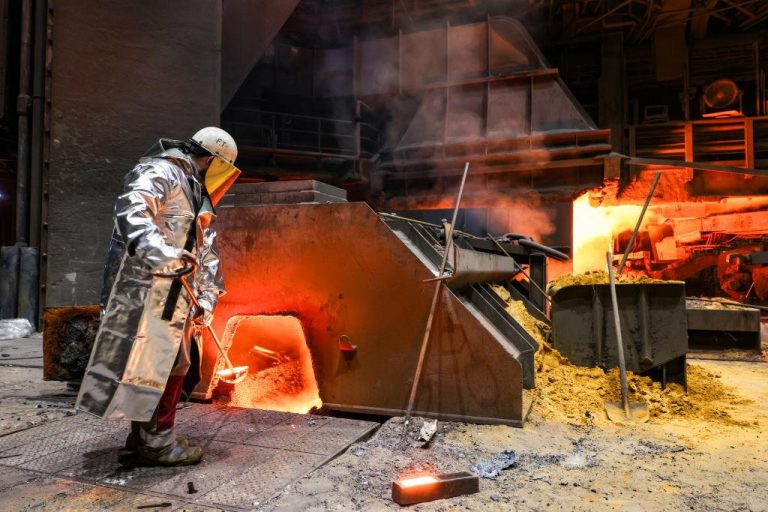 Polskę zalewa ukraińska stal. Nasi producenci bankrutują