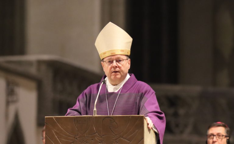 Niemiecki biskup zalecił błogosławieństwa par sodomitów