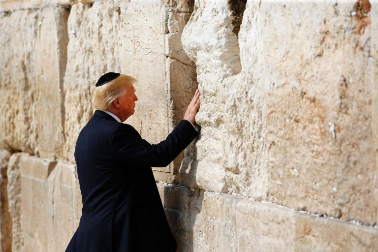 Trump szantażuje samorządy bojkotujące żydowskich ludobójców