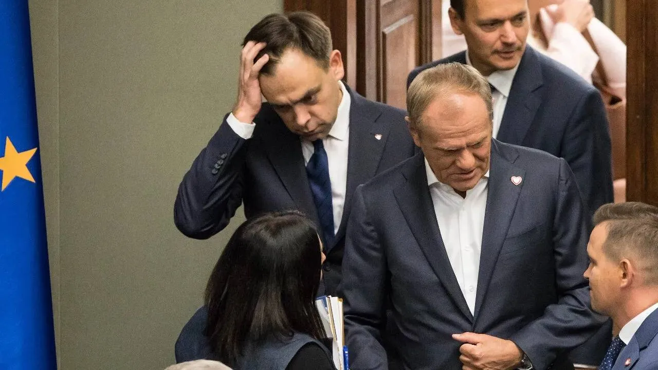 Tusk zakłada dalsze powiększanie długów. Chce drugiej Grecji