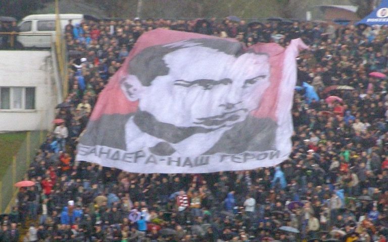 Banderowskie okrzyki na polskim stadionie. Ukraińska buta narasta