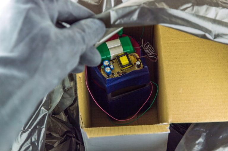 Ukrainka nadała paczkomatem bombę. Stanie przed sądem