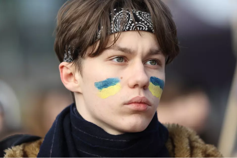 Młodzi Ukraińcy masowo opuszczają kraj. To wynik zgody Zełenskiego