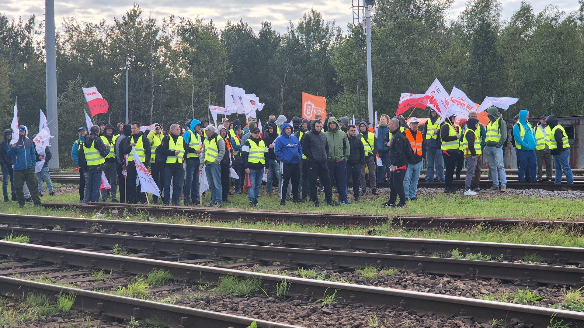 Tusk spacyfikował protest górników i hutników