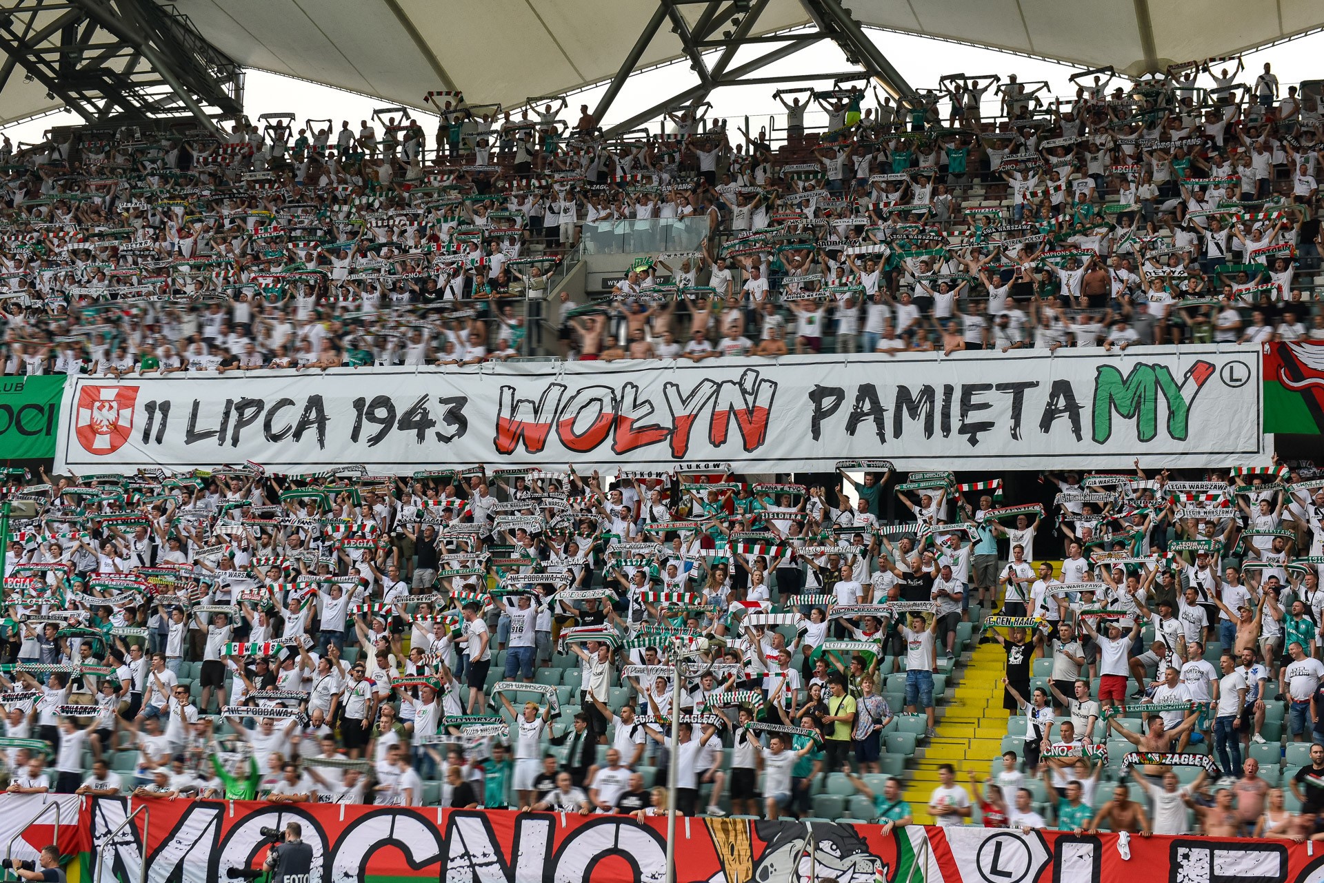 Ukrainiec próbował zablokować baner mówiący o Wołyniu