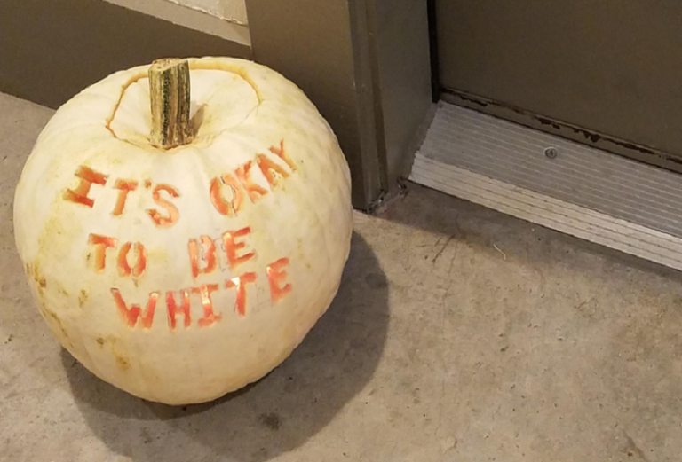 Żydzi uznali hasło „It’s ok to be white” za rasistowskie