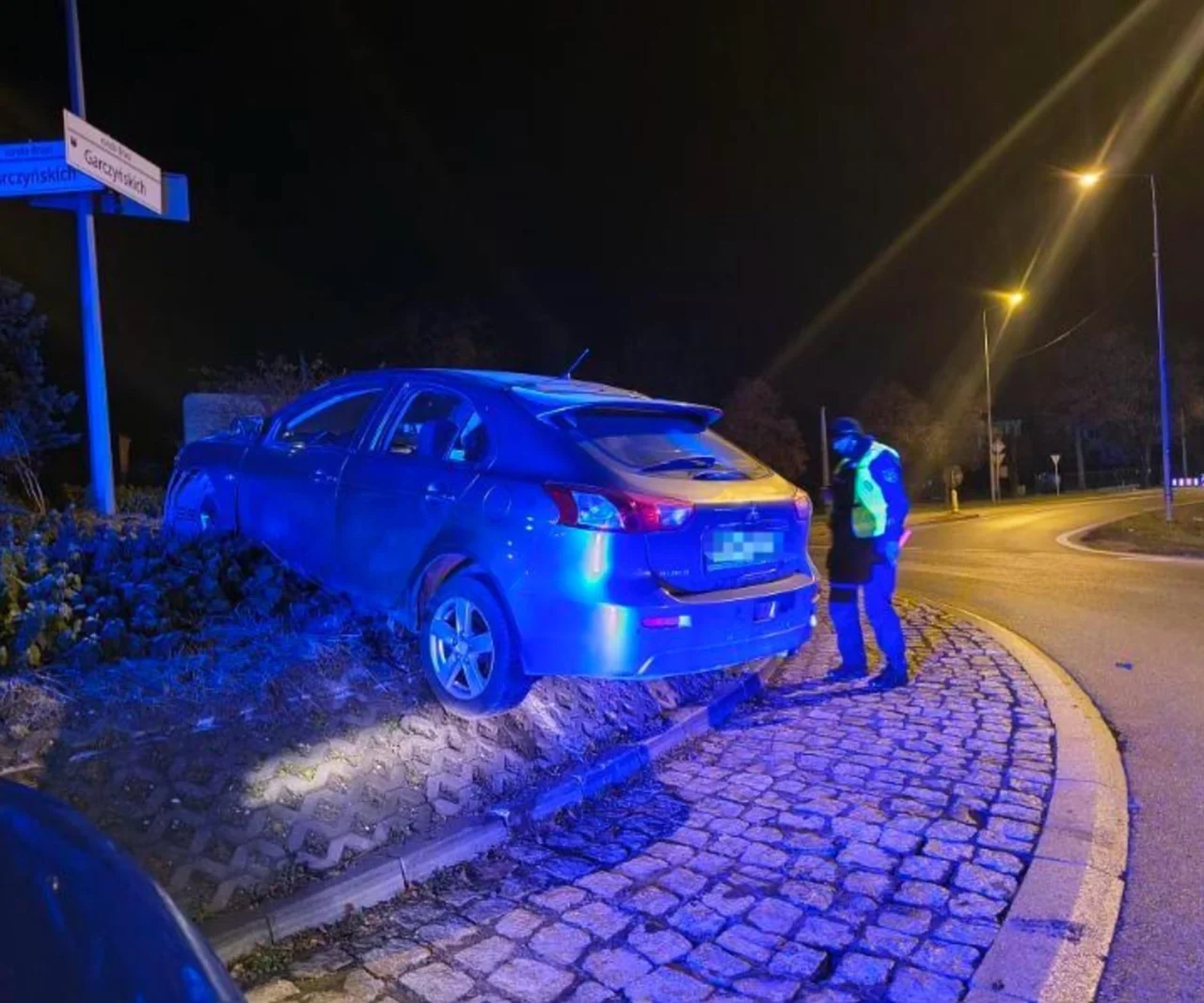 Ukrainiec spowodował wypadek. Chciał by policjant „dmuchał” za niego