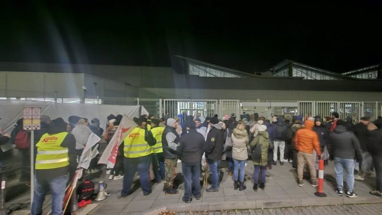 Janusze biznesu straszą Polaków ściąganiem na ich miejsce hindusów