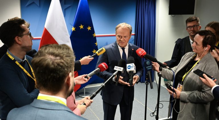 Rząd Tuska dołączył do państw wspierających cenzurę klimatyczną