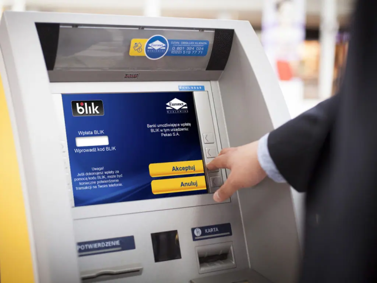 Globaliści znów uderza w gotówkę. Chodzi o bankomaty