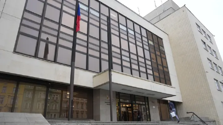 Koniec ukroamoku w Czechach. Z urzędów znikają flagi