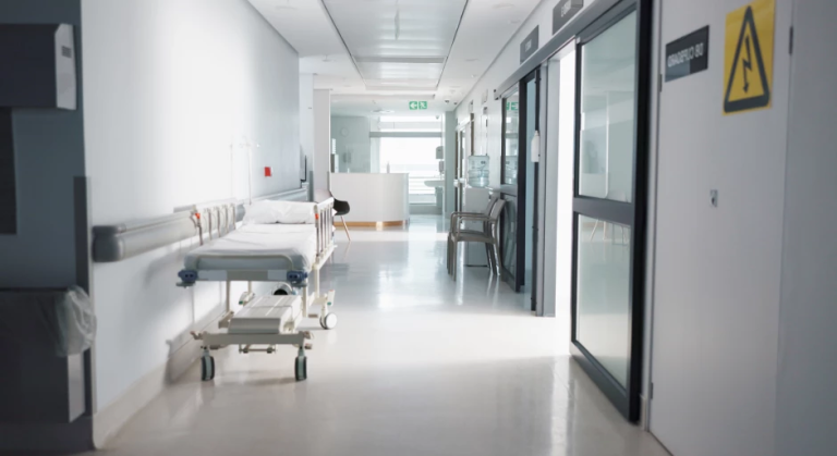 Kobieta zmarła tuż po porodzie, gdyż w szpitalu nie było ginekologa