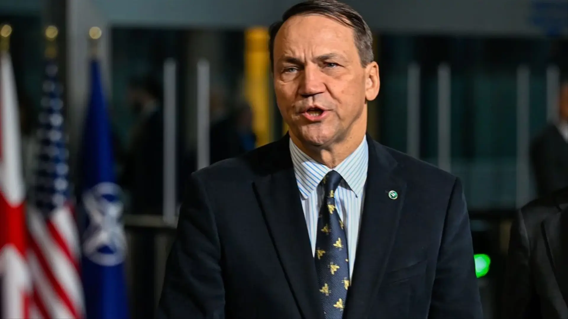 Sikorski znów szasta pieniędzmi Polaków