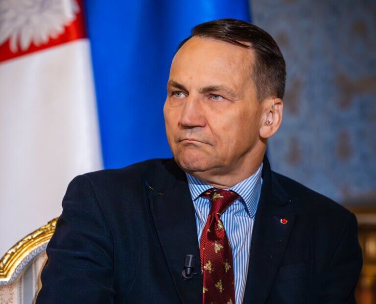 Kompromitacja Radosława Sikorskiego w Indiach