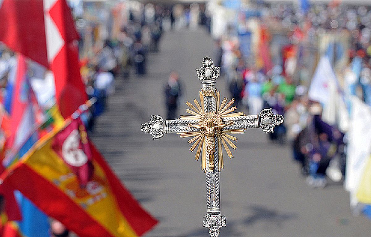 Młodzi Hiszpanie masowo wracają do katolicyzmu. Mają dość lewicy
