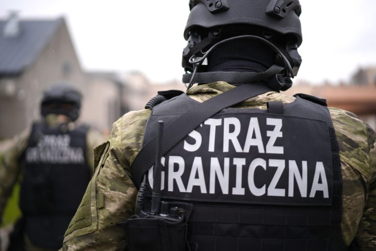 Kolejny gang handlujący ludźmi rozbity w Polsce