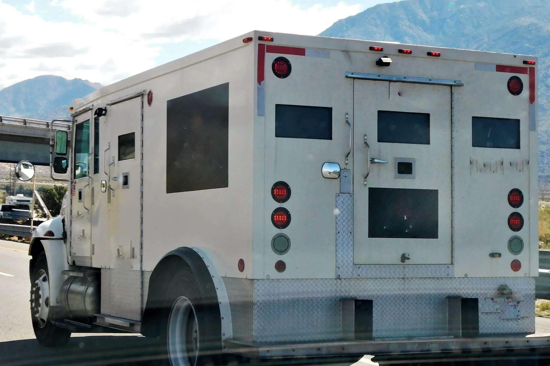 Węgry zatrzymały ukraiński konwój. Czy to pieniądze mafii?