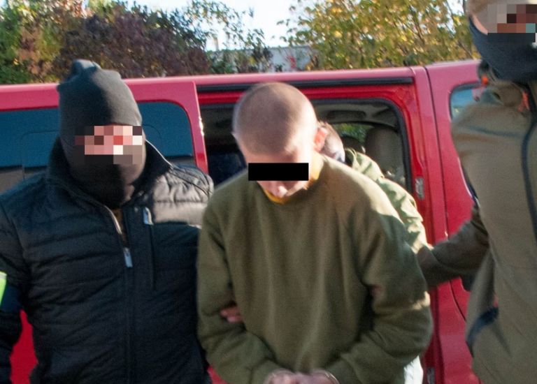 Antyfaszysta zamordował nastolatkę za żartobliwe narysowanie swastyki