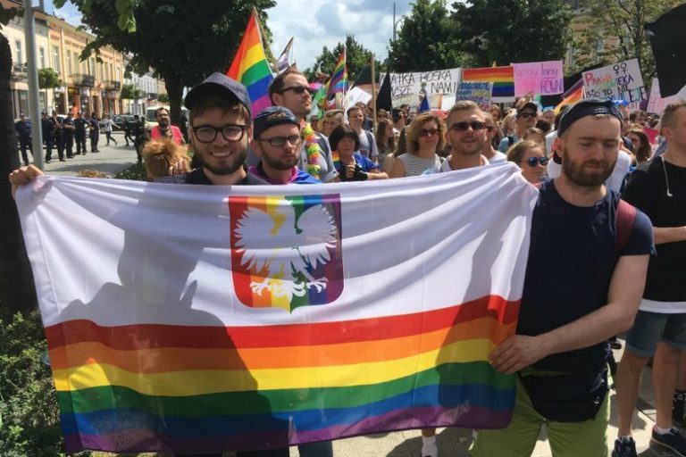 NSA lekceważy polską konstytucję i legalizuje w Polsce związek sodomicki