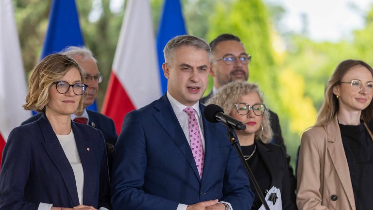 Gawkowski obala Konstytucję rozporządzeniem