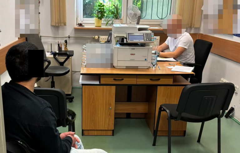 Ukraińcy zatrzymani przy bankomacie. Mieli 15 cudzych kart