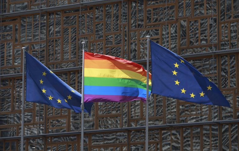 Miliony z Brukseli na promocję skrajnych ideologii