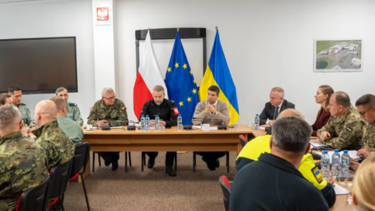 Celnik z Ukrainy skontroluje Polaka w Polsce