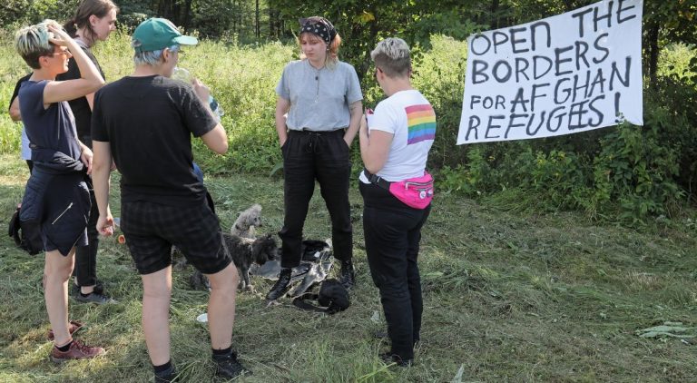 Rząd uderza w aktywistów wspierających wojnę hybrydową