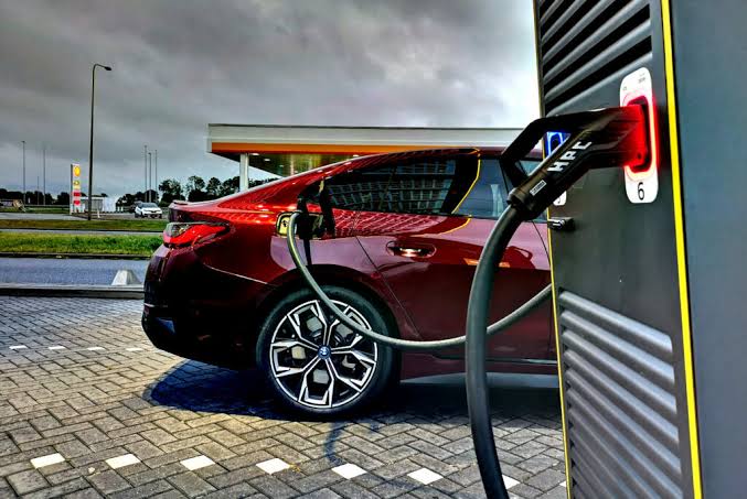 Elektryki wciąż są na państwowej kroplówce