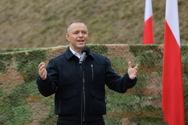 Nawrocki podpisał ustawę o cenzurze Internetu